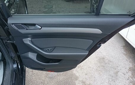 Volkswagen Passat B8 рестайлинг, 2019 год, 2 700 000 рублей, 17 фотография