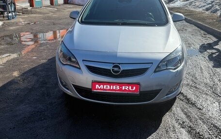 Opel Astra J, 2010 год, 1 фотография