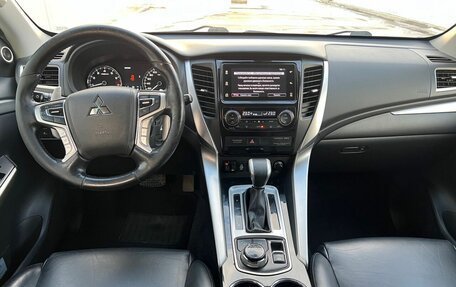 Mitsubishi Pajero Sport III рестайлинг, 2016 год, 2 774 000 рублей, 10 фотография