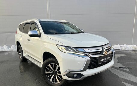Mitsubishi Pajero Sport III рестайлинг, 2016 год, 2 774 000 рублей, 3 фотография