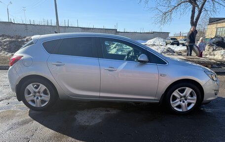 Opel Astra J, 2010 год, 4 фотография