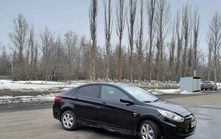 Hyundai Solaris II рестайлинг, 2012 год, 600 000 рублей, 3 фотография