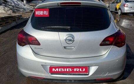 Opel Astra J, 2010 год, 2 фотография