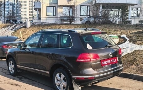 Volkswagen Touareg III, 2015 год, 2 590 000 рублей, 3 фотография