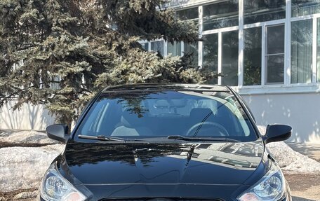 Hyundai Solaris II рестайлинг, 2013 год, 825 000 рублей, 2 фотография