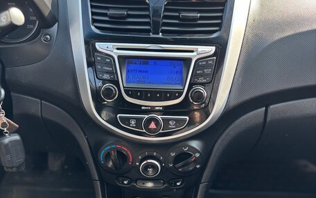 Hyundai Solaris II рестайлинг, 2013 год, 825 000 рублей, 23 фотография