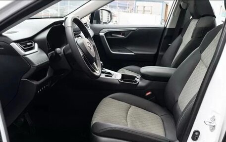 Toyota RAV4, 2025 год, 4 200 000 рублей, 6 фотография