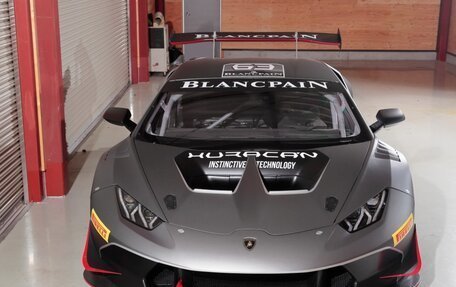 Lamborghini Huracán, 2017 год, 26 900 000 рублей, 2 фотография