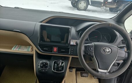 Toyota Noah III, 2014 год, 1 650 000 рублей, 8 фотография