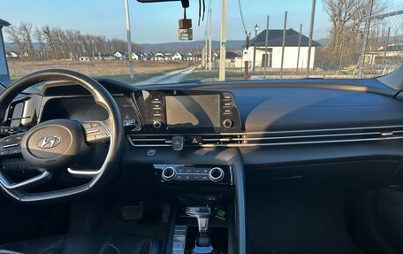 Hyundai Elantra, 2021 год, 1 990 000 рублей, 9 фотография