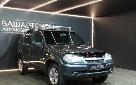 Chevrolet Niva I рестайлинг, 2017 год, 700 000 рублей, 3 фотография