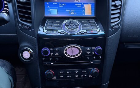 Infiniti QX70, 2013 год, 2 100 000 рублей, 13 фотография