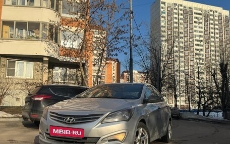 Hyundai Solaris II рестайлинг, 2015 год, 630 000 рублей, 1 фотография