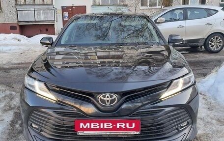 Toyota Camry, 2019 год, 1 870 000 рублей, 3 фотография
