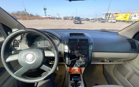 Volkswagen Polo IV рестайлинг, 2004 год, 420 000 рублей, 29 фотография