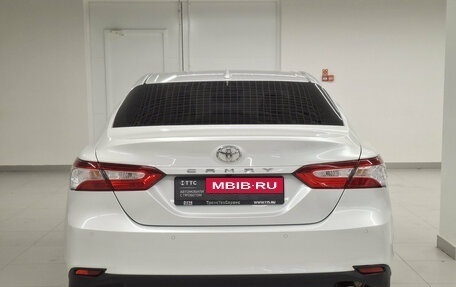 Toyota Camry, 2022 год, 3 100 000 рублей, 10 фотография