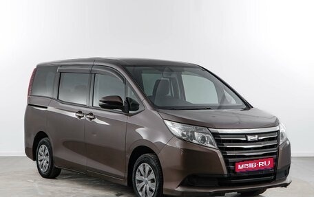 Toyota Noah III, 2017 год, 1 738 888 рублей, 1 фотография