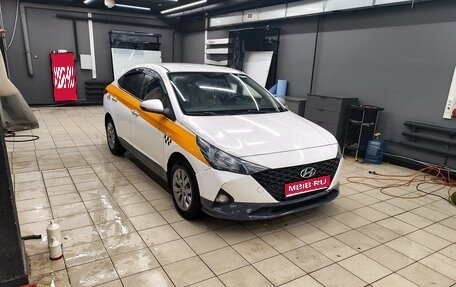 Hyundai Solaris II рестайлинг, 2021 год, 1 200 000 рублей, 1 фотография