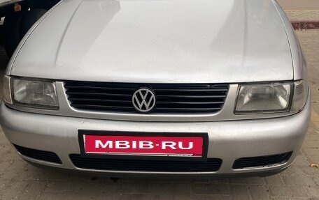 Volkswagen Polo III рестайлинг, 2000 год, 250 000 рублей, 1 фотография