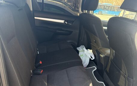 Toyota Hilux VIII, 2018 год, 2 600 000 рублей, 8 фотография