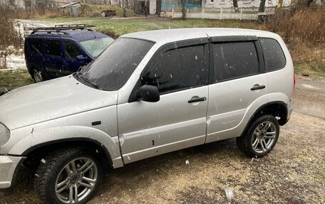 Chevrolet Niva I рестайлинг, 2003 год, 228 000 рублей, 2 фотография