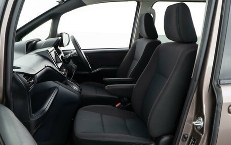 Toyota Noah III, 2017 год, 1 738 888 рублей, 8 фотография