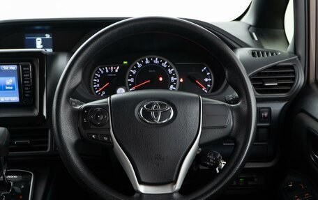 Toyota Noah III, 2017 год, 1 738 888 рублей, 14 фотография