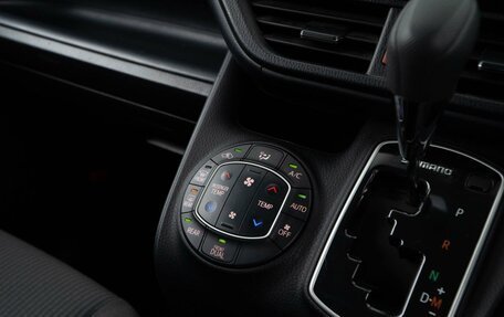 Toyota Noah III, 2017 год, 1 738 888 рублей, 16 фотография