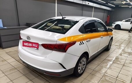 Hyundai Solaris II рестайлинг, 2021 год, 1 200 000 рублей, 4 фотография