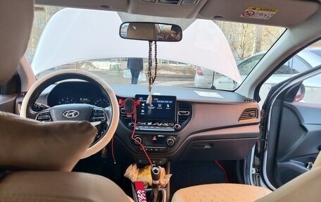 Hyundai Solaris II рестайлинг, 2021 год, 1 200 000 рублей, 6 фотография