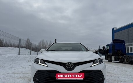 Toyota Camry, 2018 год, 2 700 000 рублей, 3 фотография