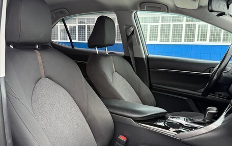 Toyota Camry, 2018 год, 2 700 000 рублей, 10 фотография