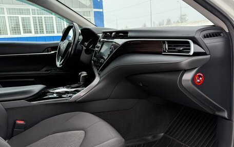 Toyota Camry, 2018 год, 2 700 000 рублей, 12 фотография