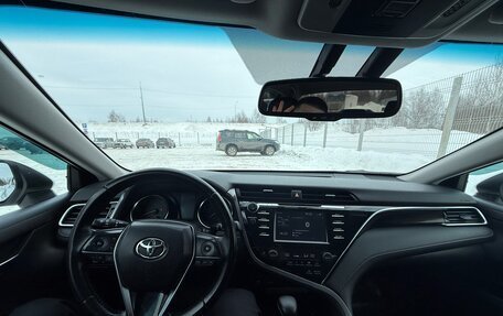 Toyota Camry, 2018 год, 2 700 000 рублей, 16 фотография