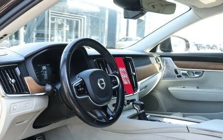 Volvo S90 II рестайлинг, 2017 год, 2 860 000 рублей, 13 фотография