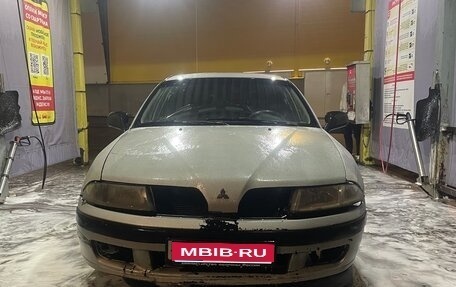 Mitsubishi Carisma I, 2000 год, 90 000 рублей, 1 фотография