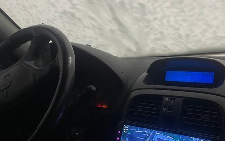 Mitsubishi Carisma I, 2000 год, 90 000 рублей, 9 фотография