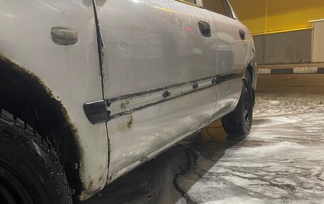 Mitsubishi Carisma I, 2000 год, 90 000 рублей, 4 фотография