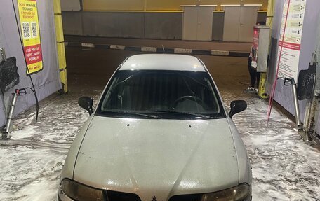 Mitsubishi Carisma I, 2000 год, 90 000 рублей, 2 фотография