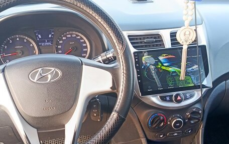 Hyundai Solaris II рестайлинг, 2012 год, 660 000 рублей, 7 фотография