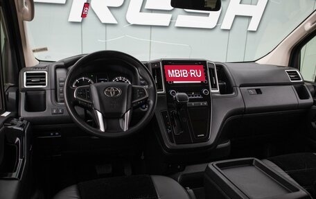 Toyota HiAce H200, 2021 год, 5 350 000 рублей, 10 фотография