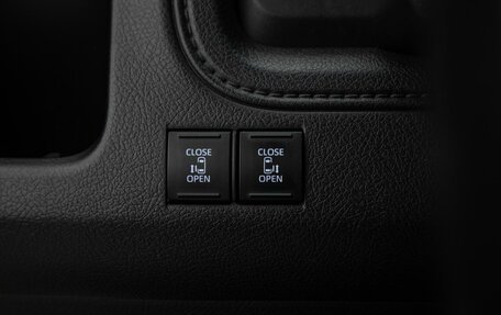 Toyota HiAce H200, 2021 год, 5 350 000 рублей, 28 фотография