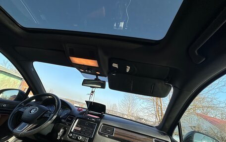 Volkswagen Touareg III, 2013 год, 2 555 000 рублей, 2 фотография