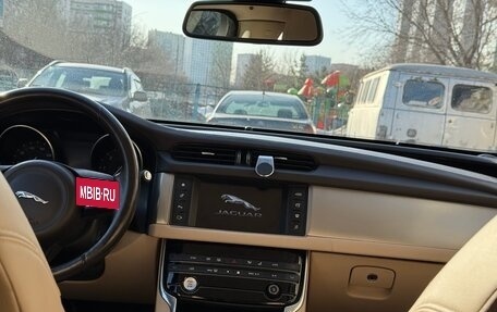 Jaguar XF II, 2016 год, 1 950 000 рублей, 13 фотография
