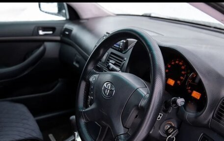 Toyota Avensis III рестайлинг, 2004 год, 650 000 рублей, 10 фотография