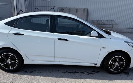 Hyundai Solaris II рестайлинг, 2012 год, 550 000 рублей, 2 фотография