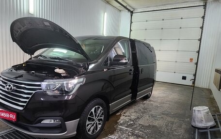 Hyundai Grand Starex Grand Starex I рестайлинг 2, 2019 год, 3 250 000 рублей, 1 фотография