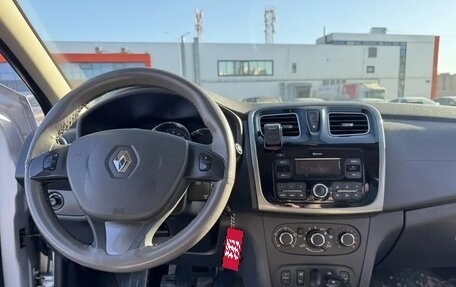 Renault Logan II, 2018 год, 940 000 рублей, 6 фотография