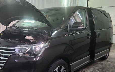 Hyundai Grand Starex Grand Starex I рестайлинг 2, 2019 год, 3 250 000 рублей, 2 фотография