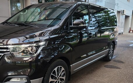 Hyundai Grand Starex Grand Starex I рестайлинг 2, 2019 год, 3 250 000 рублей, 15 фотография